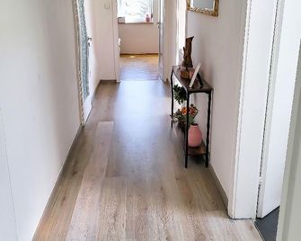 DG Rechts 40m 2-Zimmer Wohnung - Freilassing - Chodba