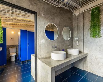Marco Polo Phuket Poshtel & Bistro - Phuket - Banheiro