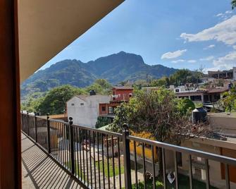Artesanos 11 by Rotamundos - Tepoztlan - Balkón