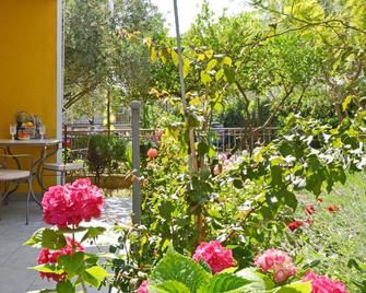 Bora Bora Apartment - Kastela - Patio
