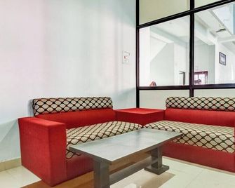 Temple View Palace Hotel and Garden - Khajuraho - Wohnzimmer