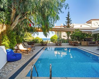 Eden Pyara Hotel Turunc - Turunç - Pool