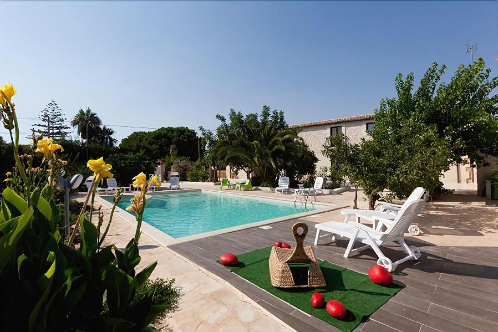 بي آند بي يو مارتشيسي