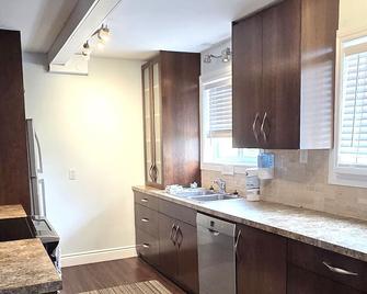 Oasis by the Bay Vacation Suites - Wasaga Beach - Cuisine