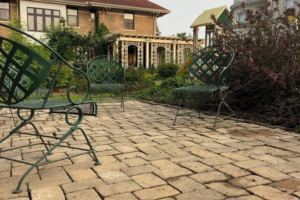 Quiet carriage house in historic Detroit neighborhood - 10 minutes from downtown - Detroit - Binnenhof