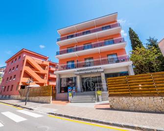 Tossa Beach Center - 濱海托薩 - 建築