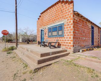 Southwest Escape in Fort Davis Walk to Dining! - Fort Davis - Gebouw