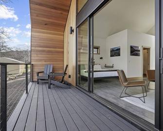 Camp Randonnee Cabin #1\n - Mosier - Balcony