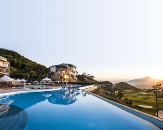 Sono Calm Vivaldipark - Hongcheon - Pool