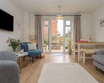 Wren Cottage - Heritage Mews - Stratford-upon-Avon - Living room