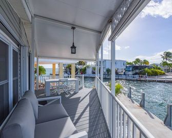 Canal Front, Dockage, 2 Bedroom, 2 Bath - Cudjoe Key - Balcón