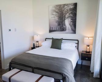 Ironstone / Casita #3 - Private Porch, Luxury, Country Feels, Walk to Wineries - Stonewall