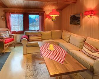 Nice home in Tyinkrysset with 3 Bedrooms - Tyinkrysset - Sala de estar