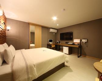 Winner Hotel - Jeonju - Bedroom