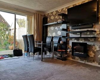 Entire 1 Bed House In Stoke Gifford Near Bristol Parkway Station, Uwe, Mod - Bradley Stoke - Comedor