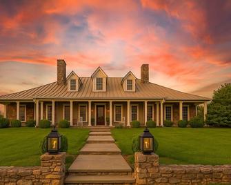 Indulge in Elegance: 7 BR Manor in Historic Waterford - Waterford - Edificio