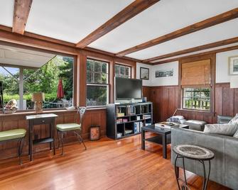 Across the street from Sagamore Beach - Buzzards Bay - Living room