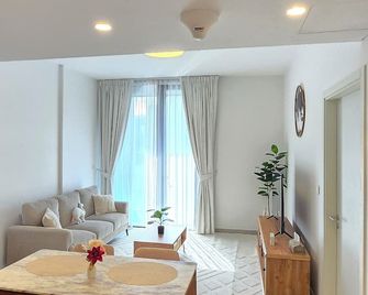 Shiro Elegant Living by Shiro Elegant Holiday Homes - Sharjah - Living room