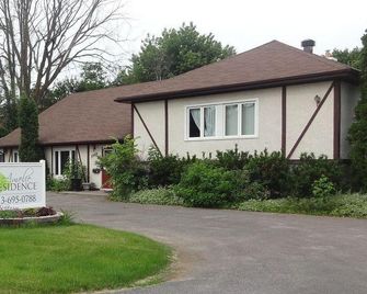 Amelie Bed And Breakfast - אוטאווה - בניין