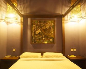 Singgahsana Lodge - קוצ'ינג - חדר שינה