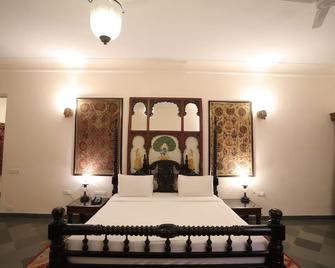 The Royal Retreat Resort and Spa - Udaipur - Bedroom