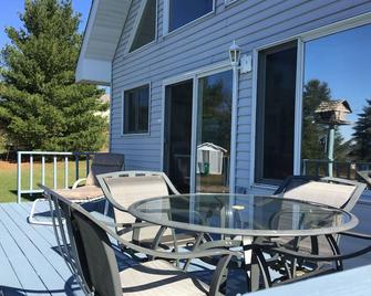 Beautiful A-Frame In Quiet Area, One Block From Lake Charlevoix - Boyne City - Patio