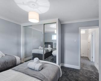 K Suites - The Galleria - Hatfield - Bedroom