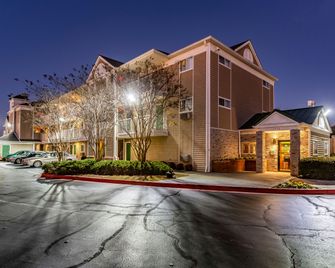 HomeTowne Studios by Red Roof Atlanta - Chamblee - Chamblee - Edificio