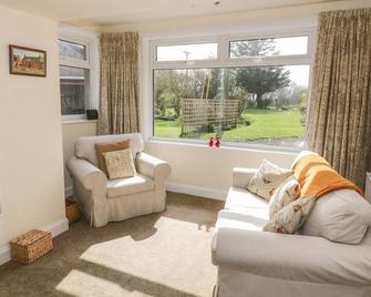 7 Cummertrees - Annan - Living room