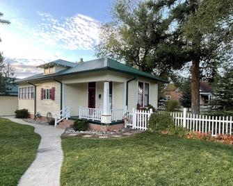 Where Victorian Meets Cottage Farmhouse - Salida - Building