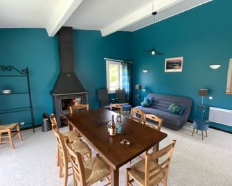 Gîte Le Plan Lara, quiet 5-minute walk from the center of Bourdeaux - Bourdeaux - Comedor