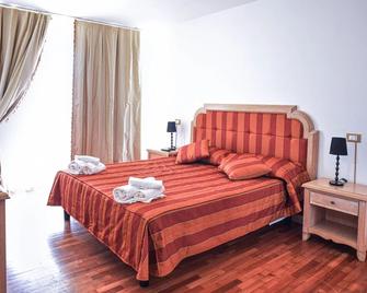 Hotel Villa Strassoldo Ex Attianese Hote - Cervignano del Friuli - Bedroom