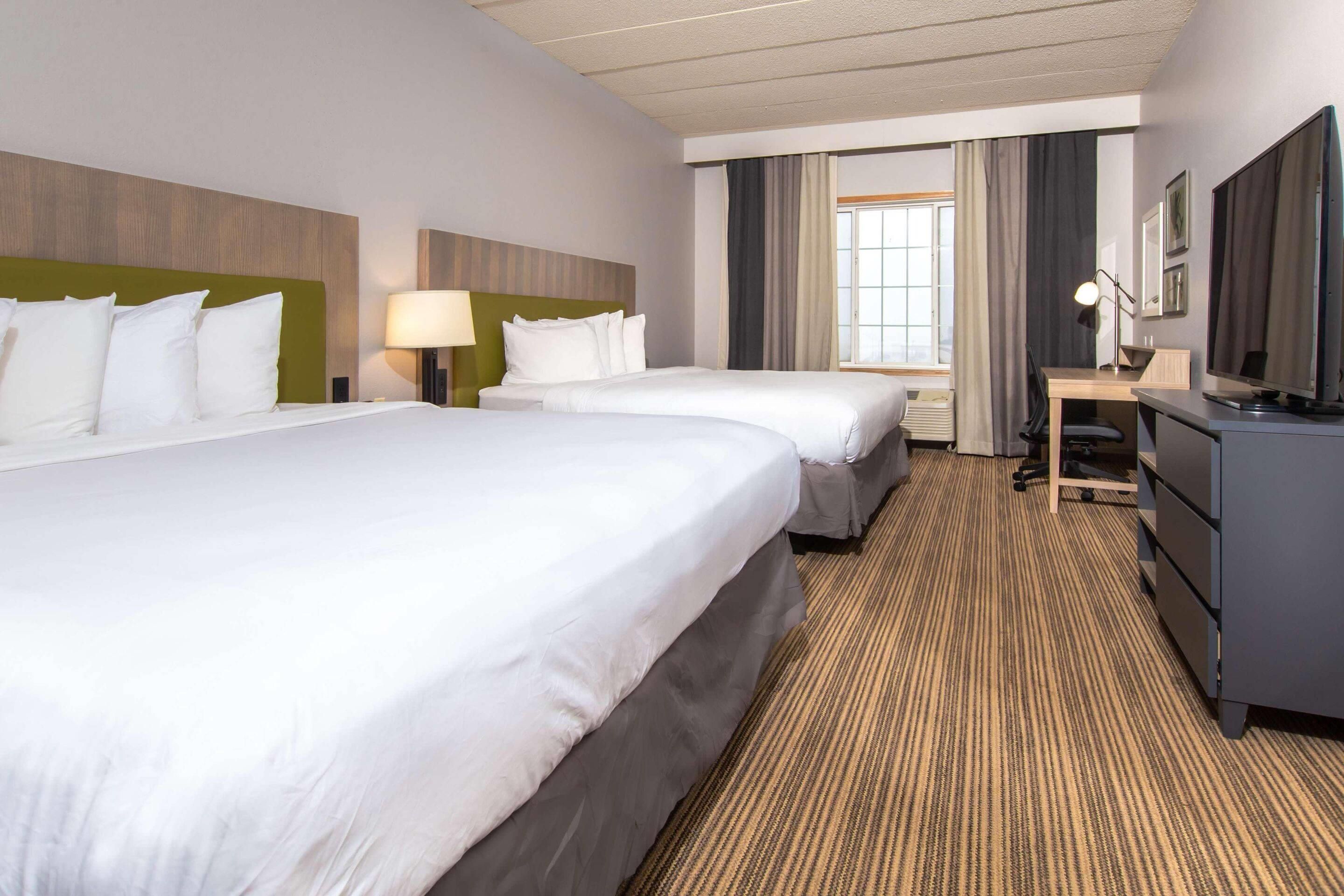Country Inn & Suites by Radisson, Rapid City, SD - ראפיד סיטי - חדר שינה