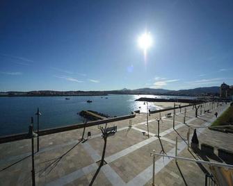 Paseo Butrón by Basquelidays - Fuenterrabía - Balcón