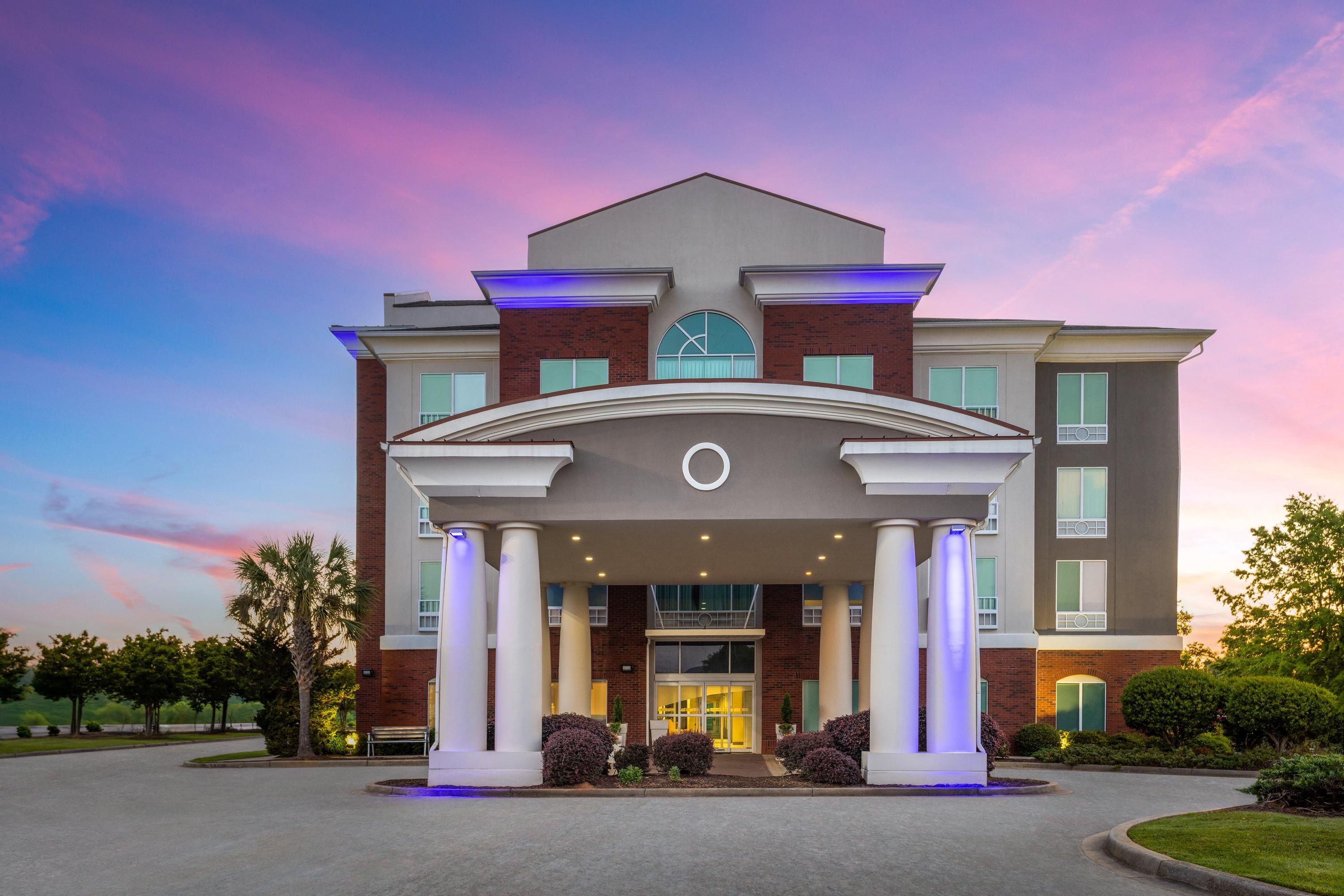 Holiday Inn Express & Suites Newberry By IHG - Newberry - Edificio