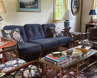 Historic cottage in Deep River, CT - Deep River - Wohnzimmer