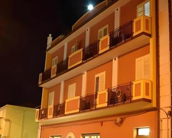 Hotel Piro - Torrenova - Gebäude