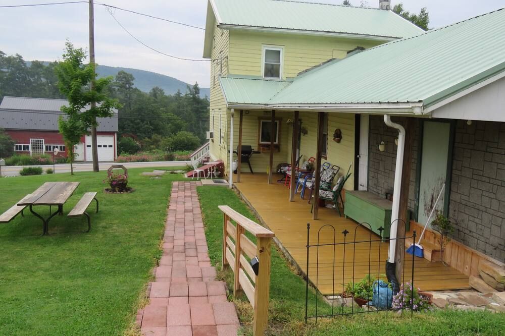 Old Farmhouse in Rural Setting, between Penn State and Bucknell