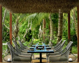 Pullman Maldives Resort - Viligili - Pátio