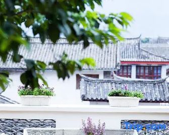 Timan Chanyi Holiday Hostel - Lijiang - Outdoors view