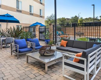 Hampton Inn & Suites Riverside/Corona East - Riverside - Rakennus