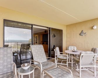 Oceanview Condo w Deck - Fernandina Beach