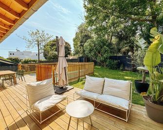 Designer villa with pool - Bayona - Patio