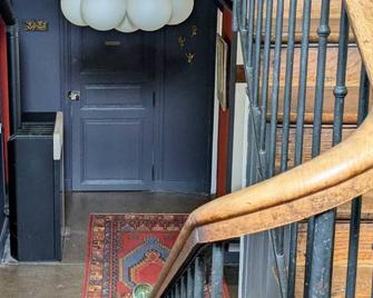 Villa Rhôna - Saint-Etienne-de-Valoux - Escalier