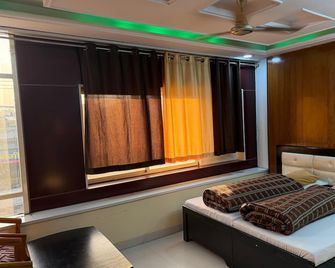 Hotel Shaurya - Sahaspur - Bedroom