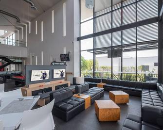 Ramada Encore by Wyndham Queretaro - קרטארו - טרקלין