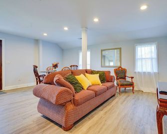 Spacious & Inviting Jackson Getaway w/ Fireplace! - Jackson - Living room