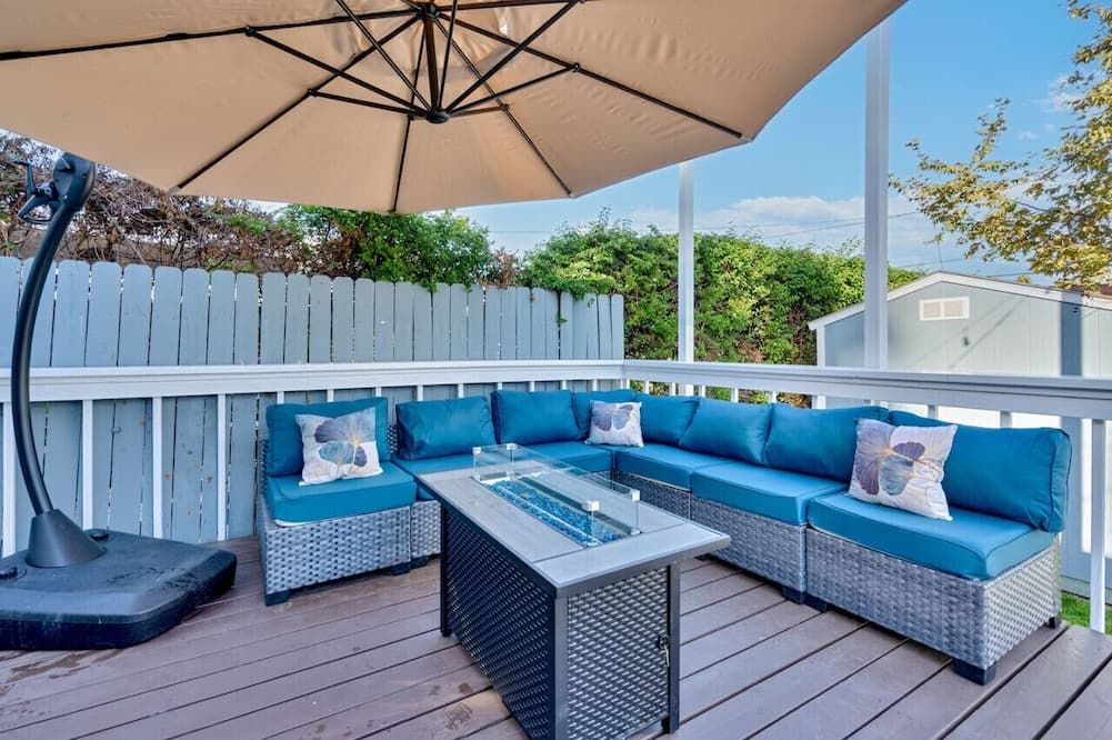 Spacious Hollywood Home | Minion Room & Pickleball - لوس أنجلوس - شرفة