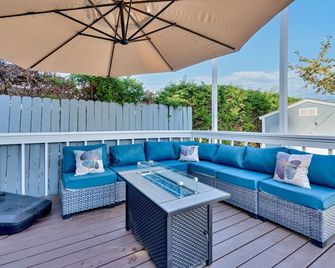 Spacious Hollywood Home | Minion Room & Pickleball - لوس أنجلوس - شرفة