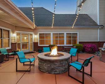 Residence Inn by Marriott Roseville - Roseville - Patio